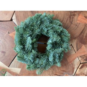 Vianočný veniec (Abies Nobilis) - slamený základ 40 cm, celkový vonkajší priemer 45-50 cm